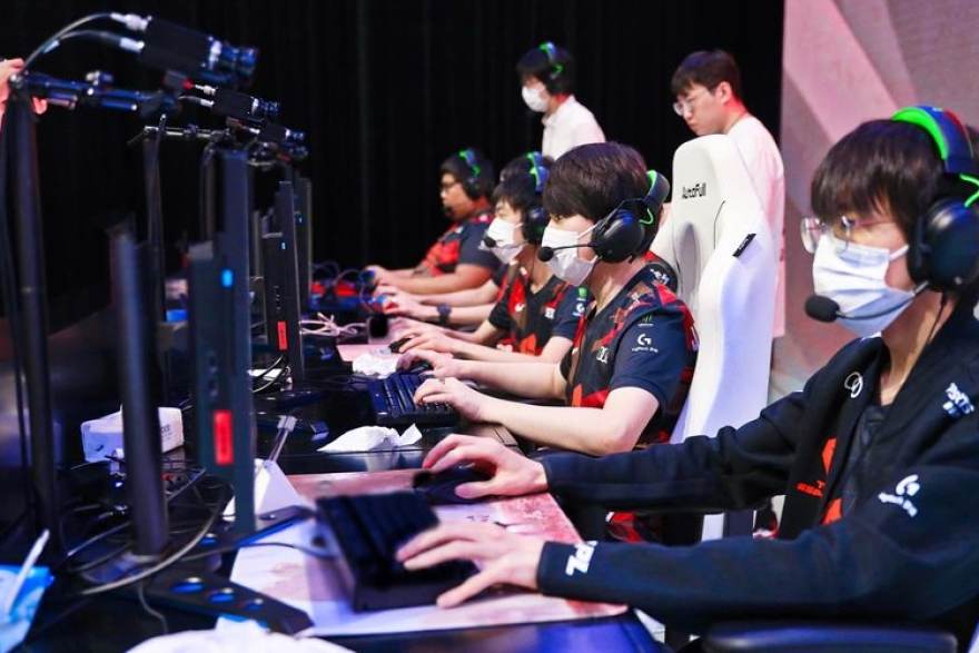 季末冲刺期盘点：英雄联盟与DOTA2五支状态最稳战队的数据面面观